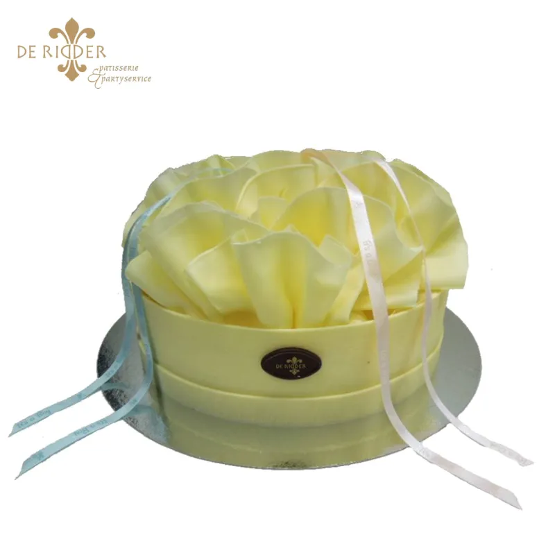 Witte Valrhona Chocolade krullen taart 25 personen